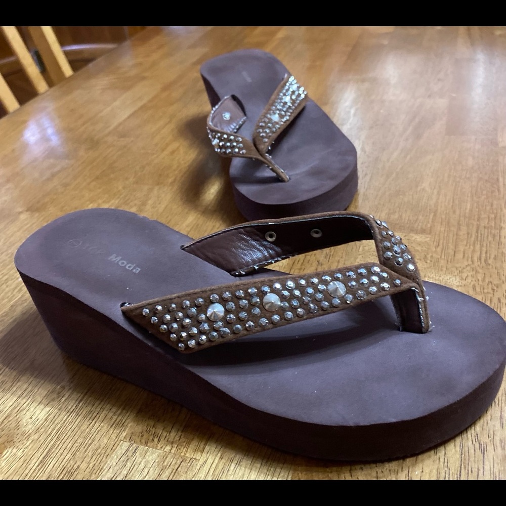 Brown Comfy Wedge Thong Sandals silver studs  7 - Picture 2 of 4